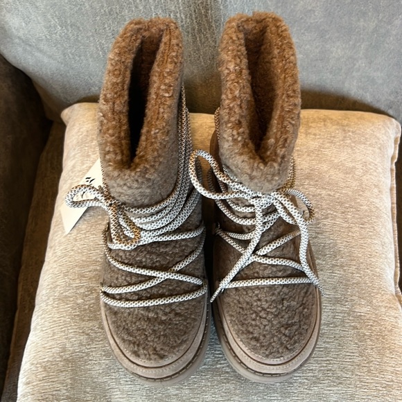 South Beach Sherpa Boots - Picture 1 of 4